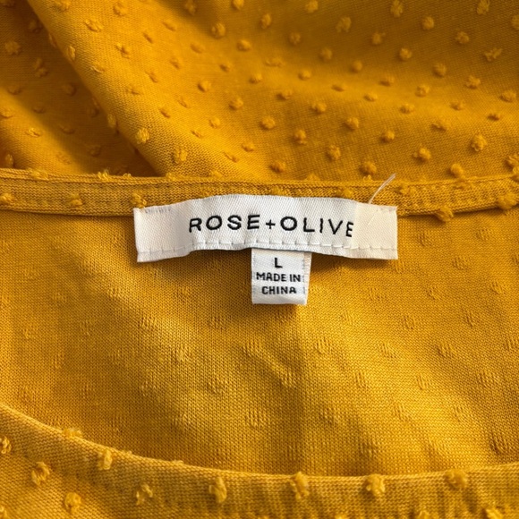 ROSE+OLIVE Mustard Gold Clip Dot Twist Casual Short Sleeve Top. Size L - Picture 3 of 4